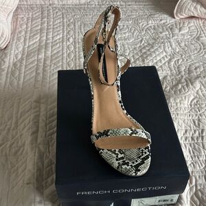 NIB French Connection Black and Cream Snakeskin Heels